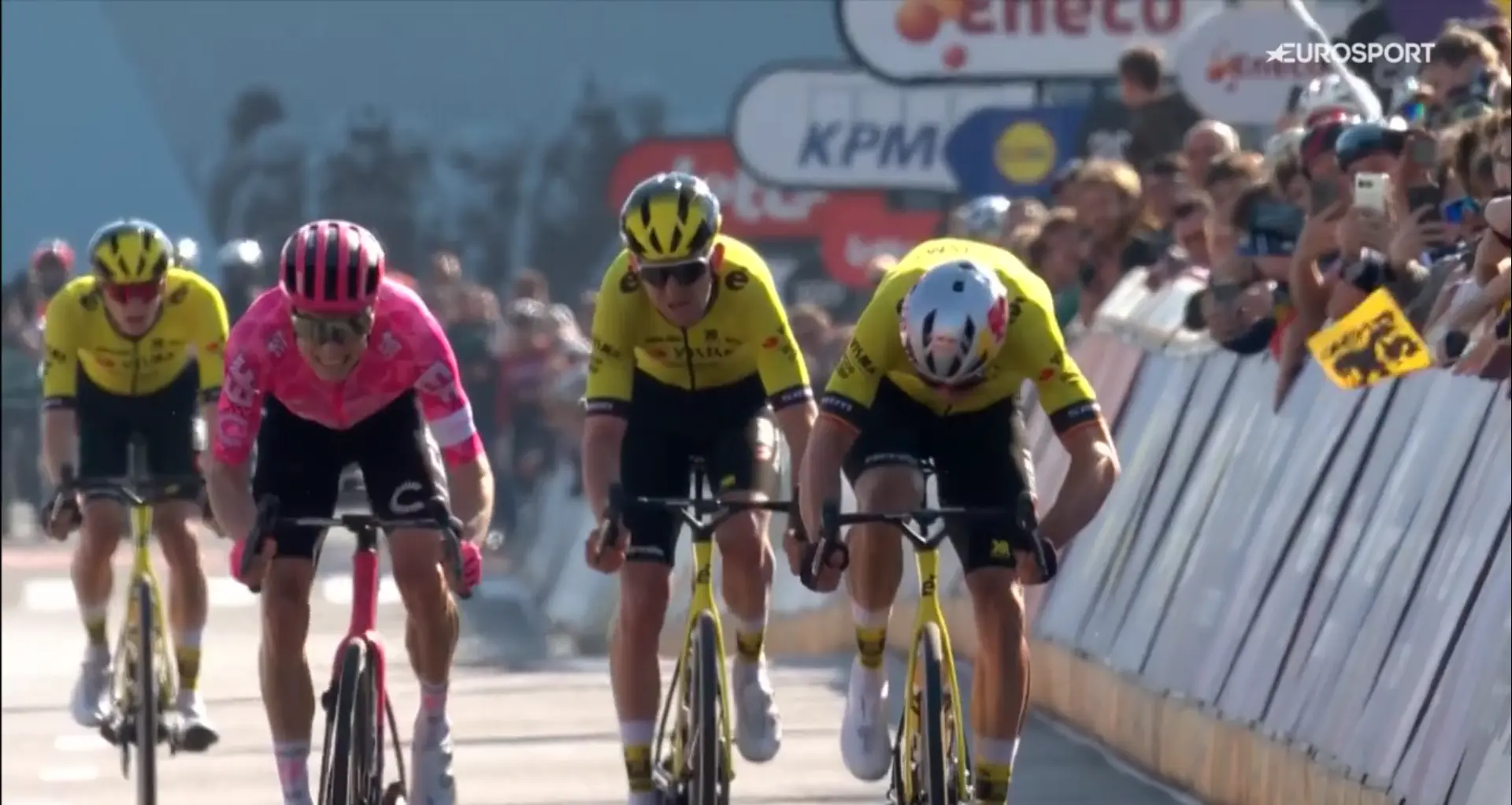 Powless celebrates, Niermann in despair: "My fault, my responsibility"