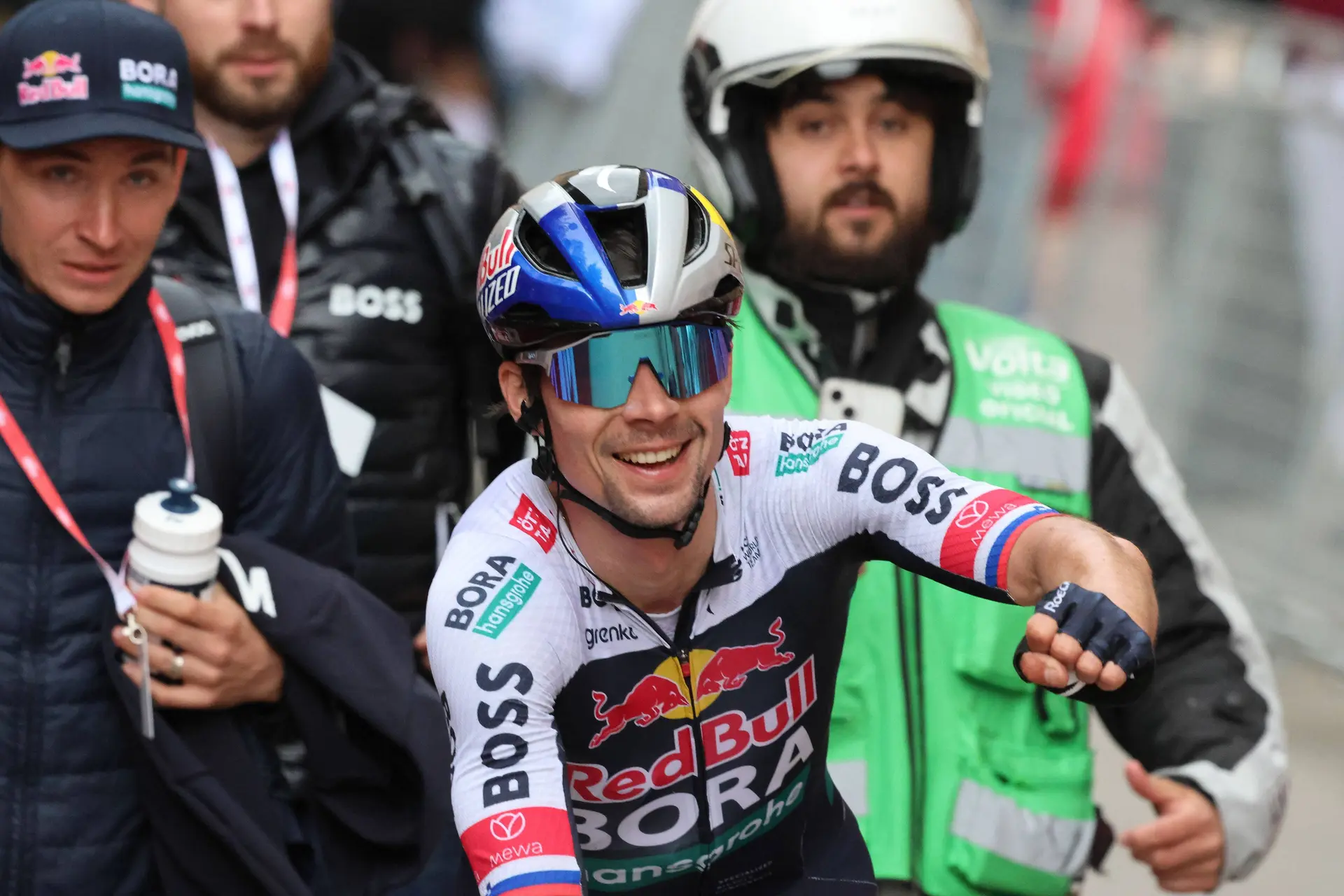 Roglic gets special boost from title sponsor to chase extra seconds at Giro d’Italia in new pink kit