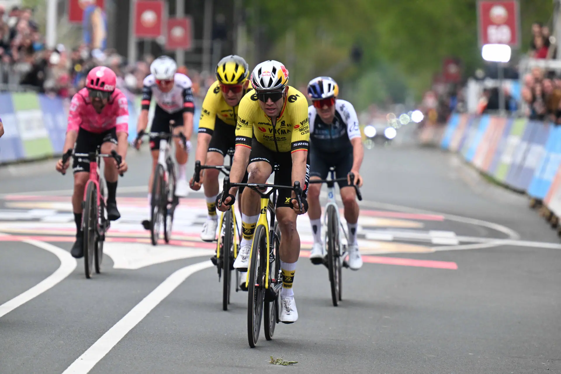 Visma | Lease a Bike dismisses Giro rumors about strong climbing van Aert as pure speculation