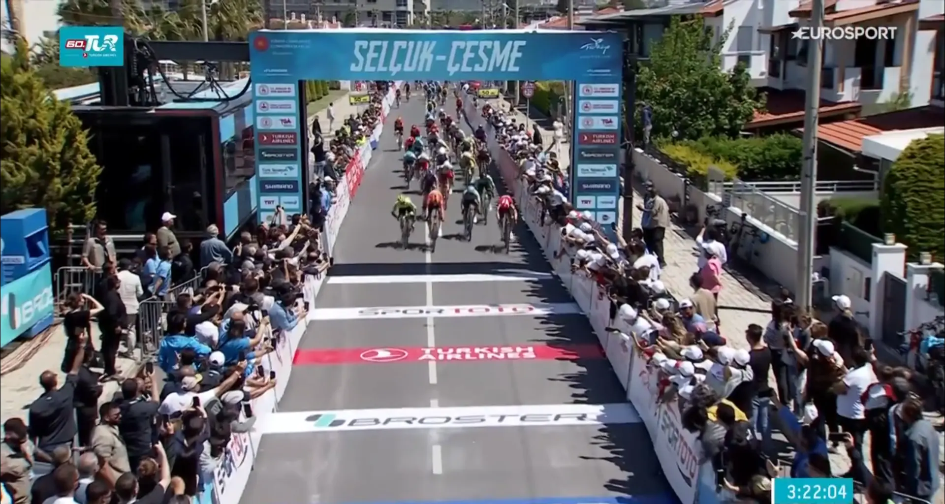 Finally! Elia Viviani strikes in chaotic sprint in Tour of Turkey and wins for first time in 2.5 years