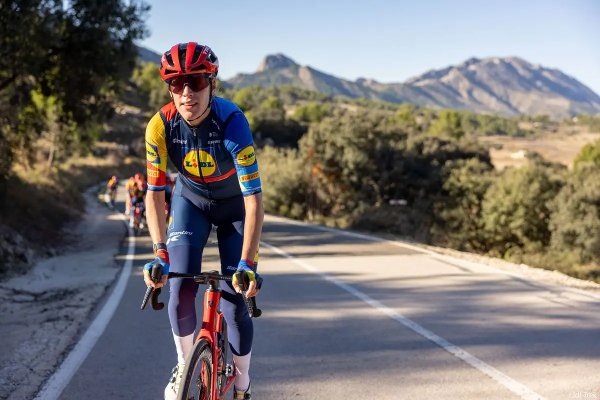 Course and results Vuelta a España women 2025 | Ellen van Dijk wears red in first road stage