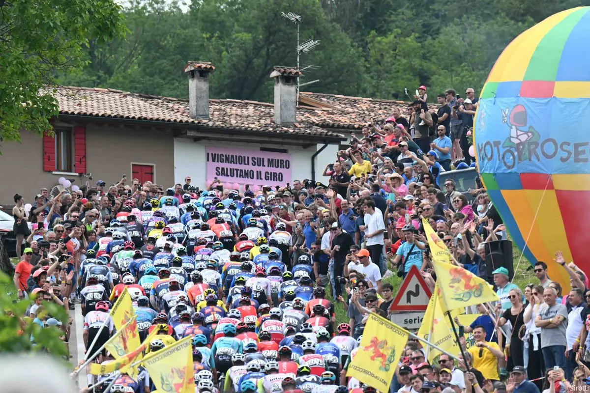 Fines and time penalties Giro d'Italia 2025 | Mechanics and sports directors penalized in chaotic stage