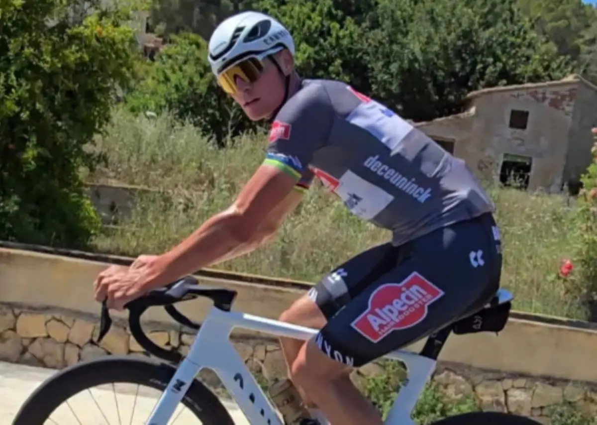 📸 One week after crash, van der Poel is back training on the road in Spain — without a brace