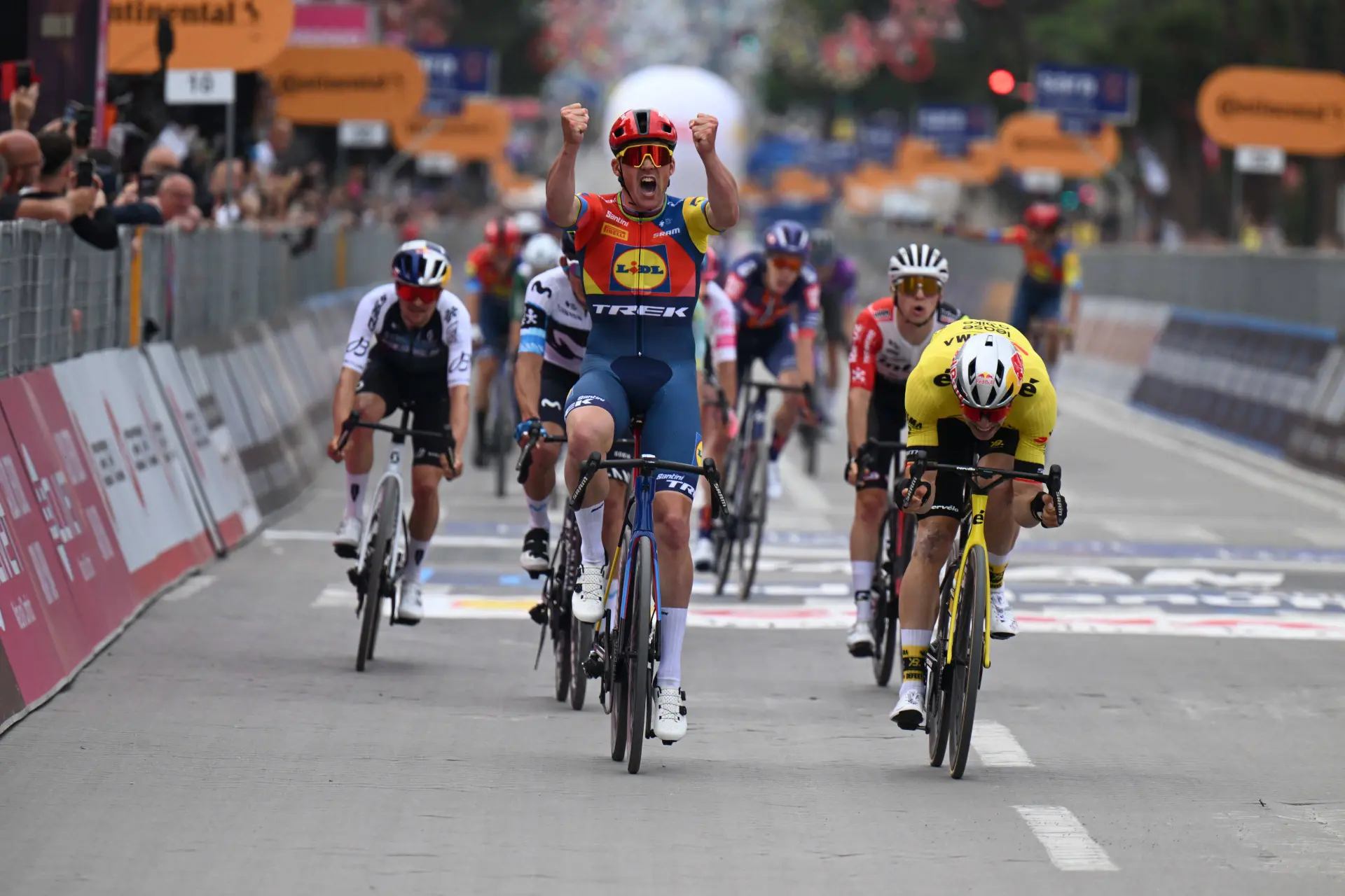 Lidl-Trek announces ‘a new chapter’, with former Ajax and Red Bull staff; Niermann reacts after Visma exit