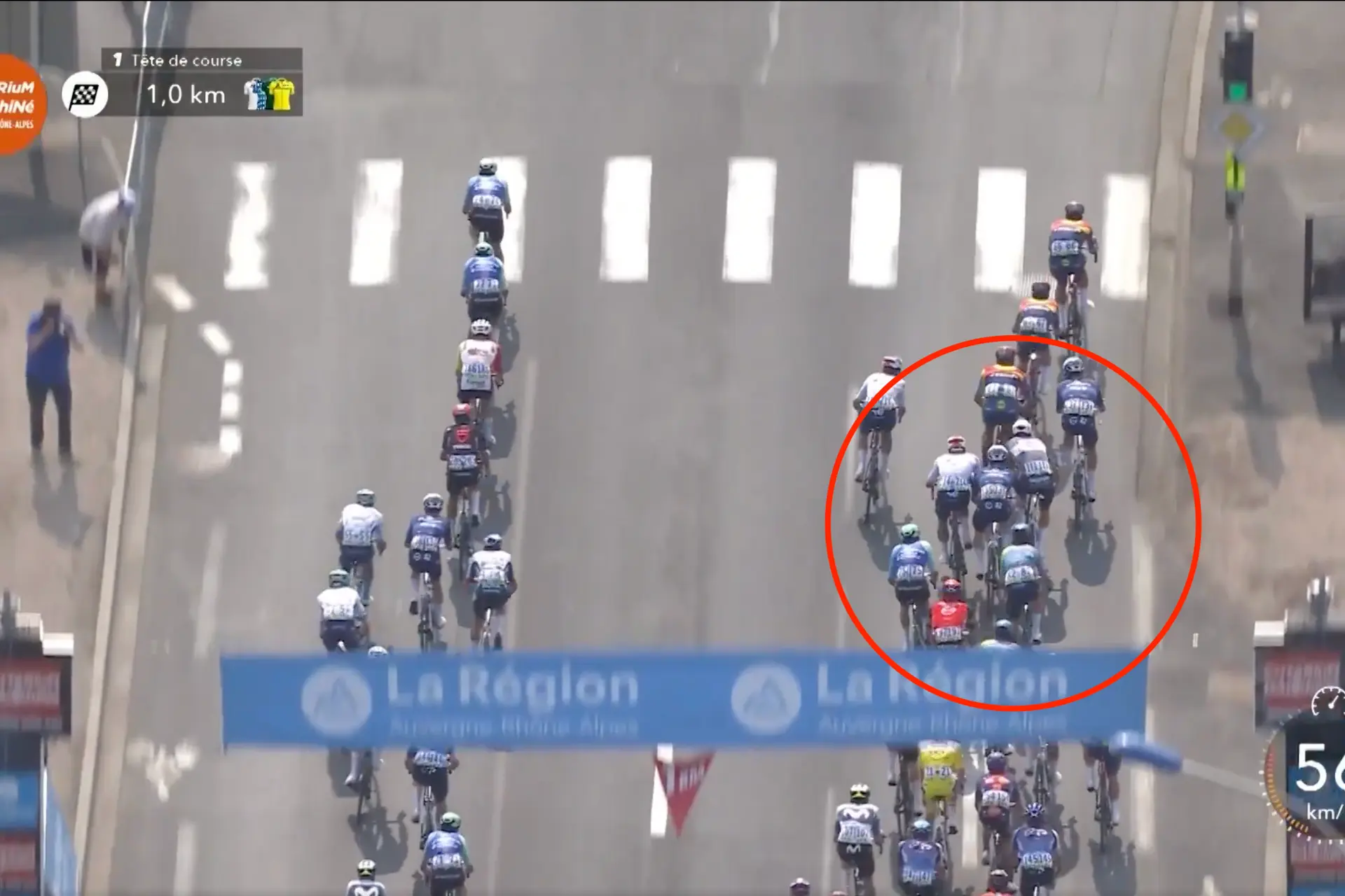🎥 Caught between van der Poel and others, Paul Penhoët's shoulder pushes earn him a relegation and yellow card