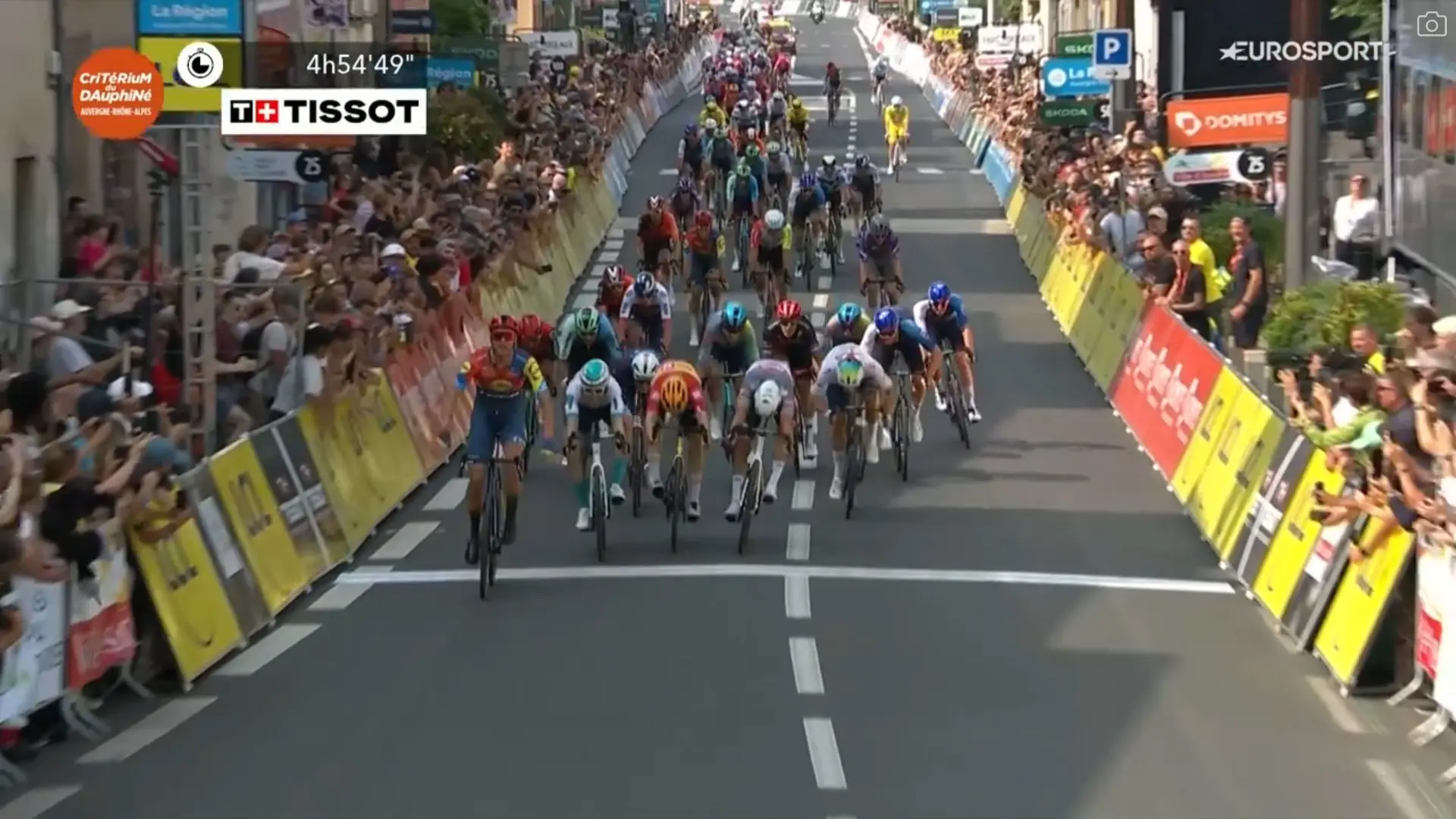 Van der Poel challenges winner Milan in stage 2 sprint at the Dauphiné after UAE–Visma battle