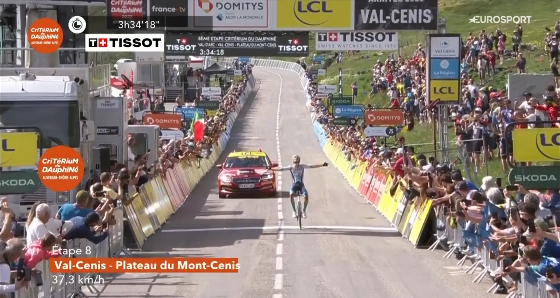 Van der Poel entertains, but Martinez wins final stage of Dauphiné: Pogacar holds off Vingegaard's attack and wins GC