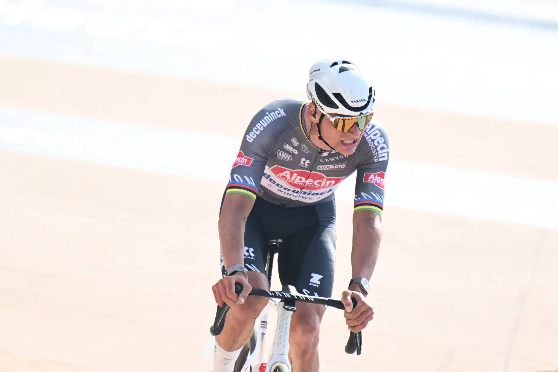 LIVE stage 1 Critérium du Dauphiné 2025 | If his wrist doesn't bother him, van der Poel could strike immediately