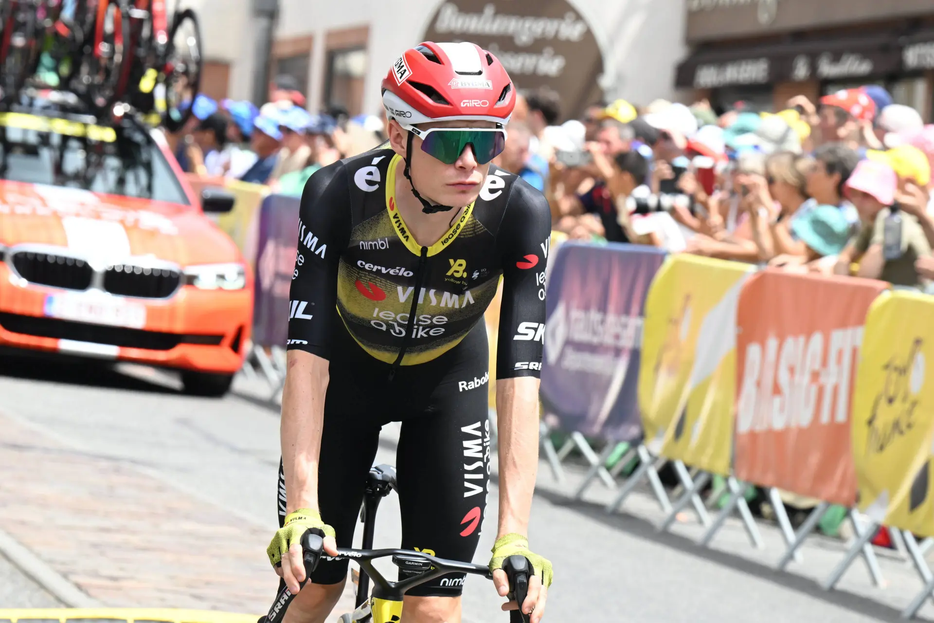Vingegaard angry after crash caused by photographer, but thrilled with ‘magic legs’ on Mont Ventoux