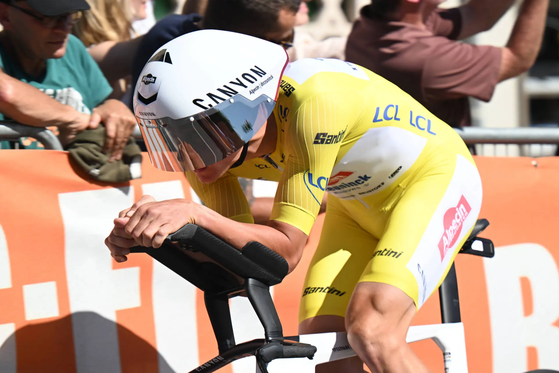 Course and results Tour de France 2025 | Can yellow jersey van der Poel strike on Friday’s climb that suits him so well?