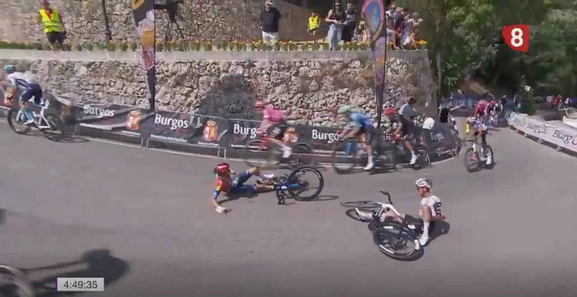 Del Toro and Ciccone crash in final meters of Burgos opener, Adriá takes advantage and wins