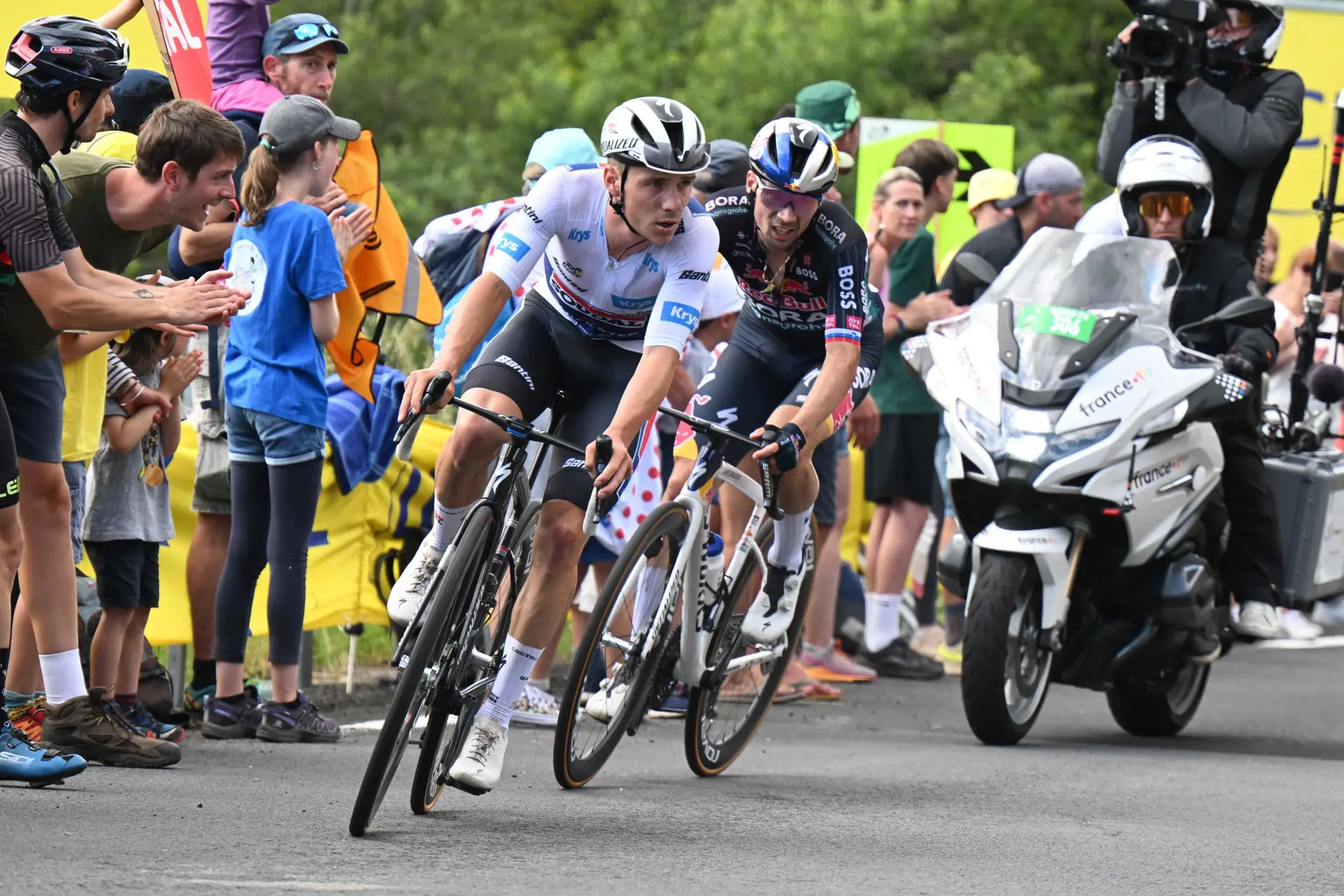 Fellow Vuelta winner offers friendly advice to Roglic and Evenepoel: "Seems like page 1 problem for Red Bull"