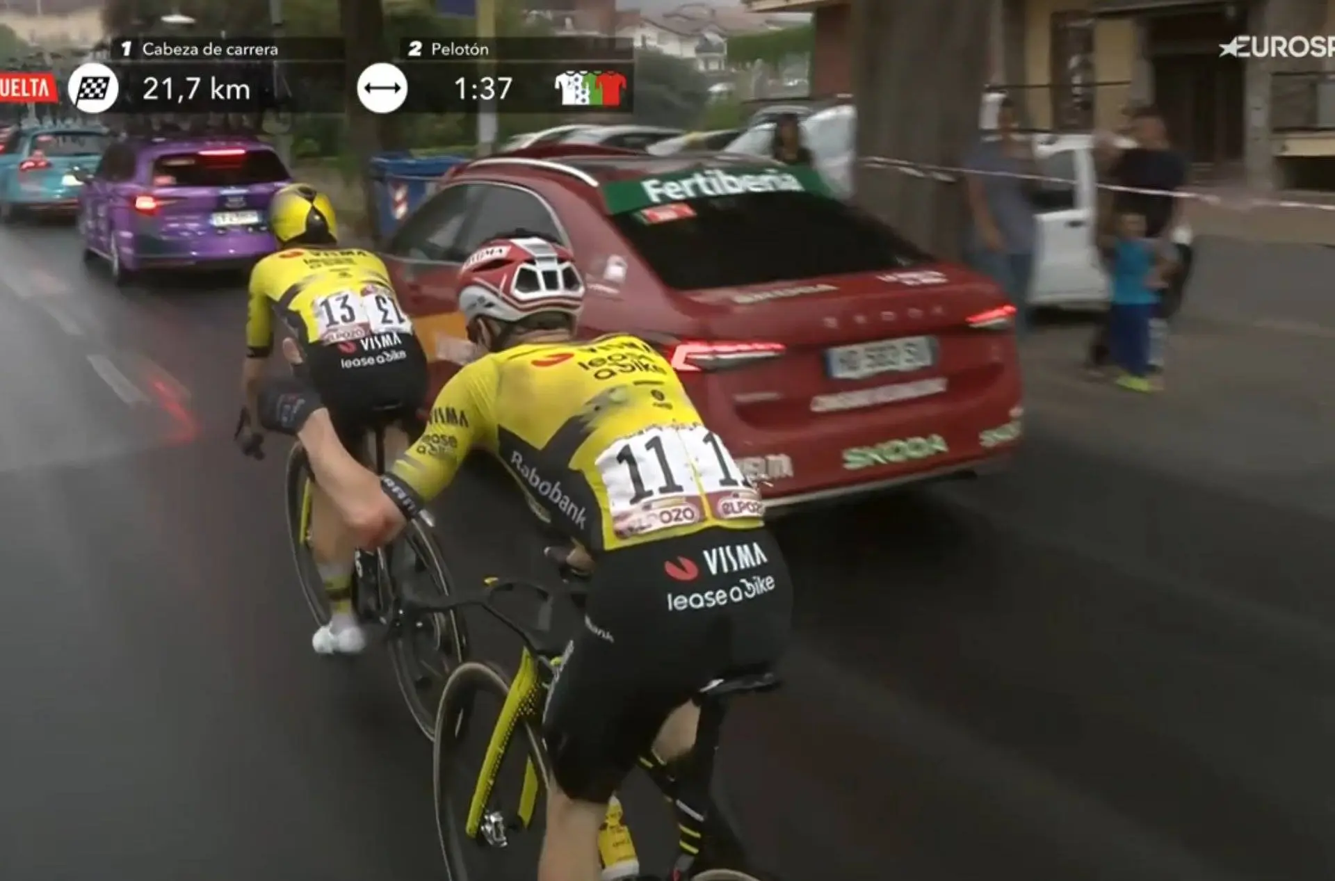A few bruises and a sore knee, but Vingegaard and passive Visma | Lease a Bike secure the red jersey