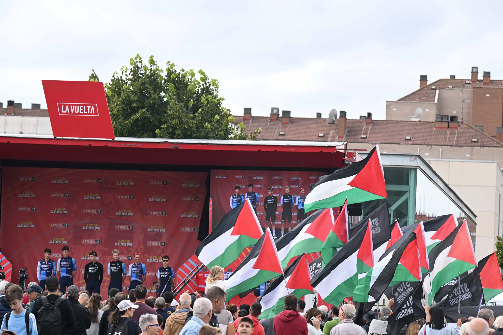 Canary Islands and Barcelona don't want to host the 2026 Vuelta finale and Tour start, when Israeli team participates