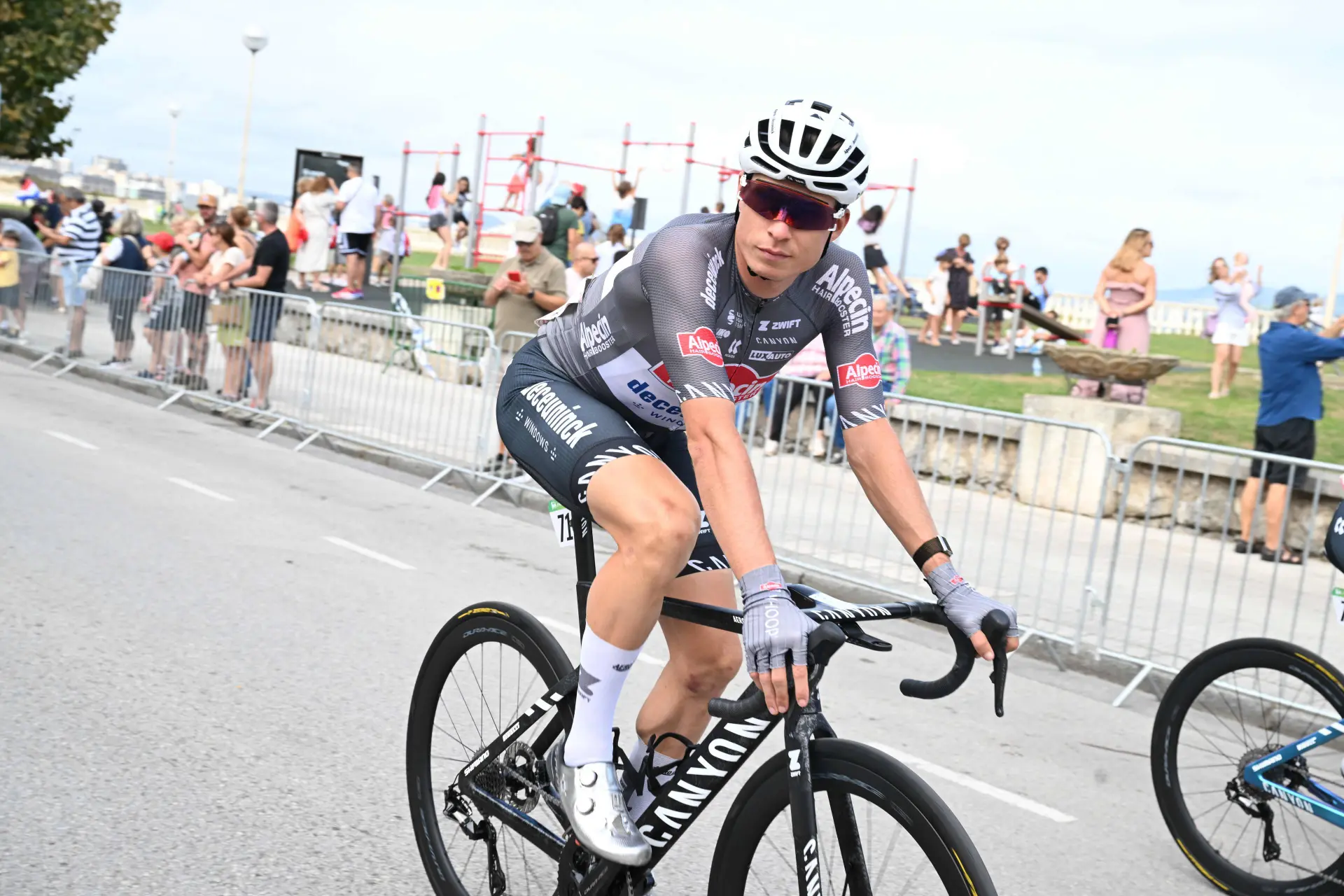 LIVE stage 19 Vuelta a España 2025 | Rare opportunity for sprint, but breakaway riders will test under-the-weather Pedersen