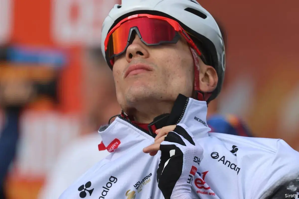Ayuso adds his share on and off the bike, earning praise from teammate: "A huge effort"