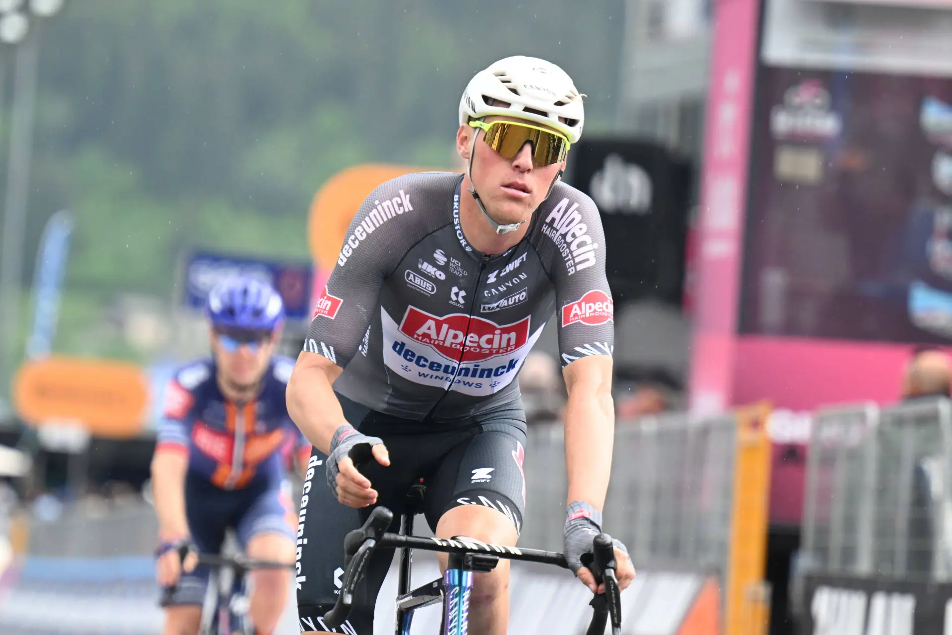 Van der Poel loses another domestique, this time to Visma | Lease a Bike: "Great opportunity for myself"