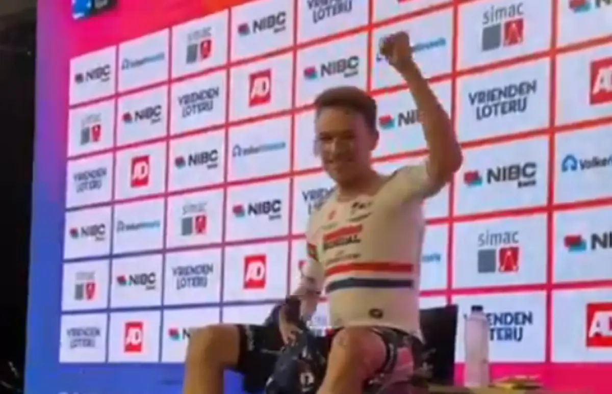 Striking confession by winner Hayter after Tour of Holland prologue; surprising runner-up was texting with famous uncle