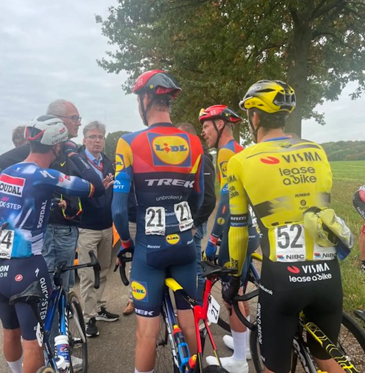 Third stage of Tour of Holland ends in chaos: riders stop due to unsafe conditions, race canceled