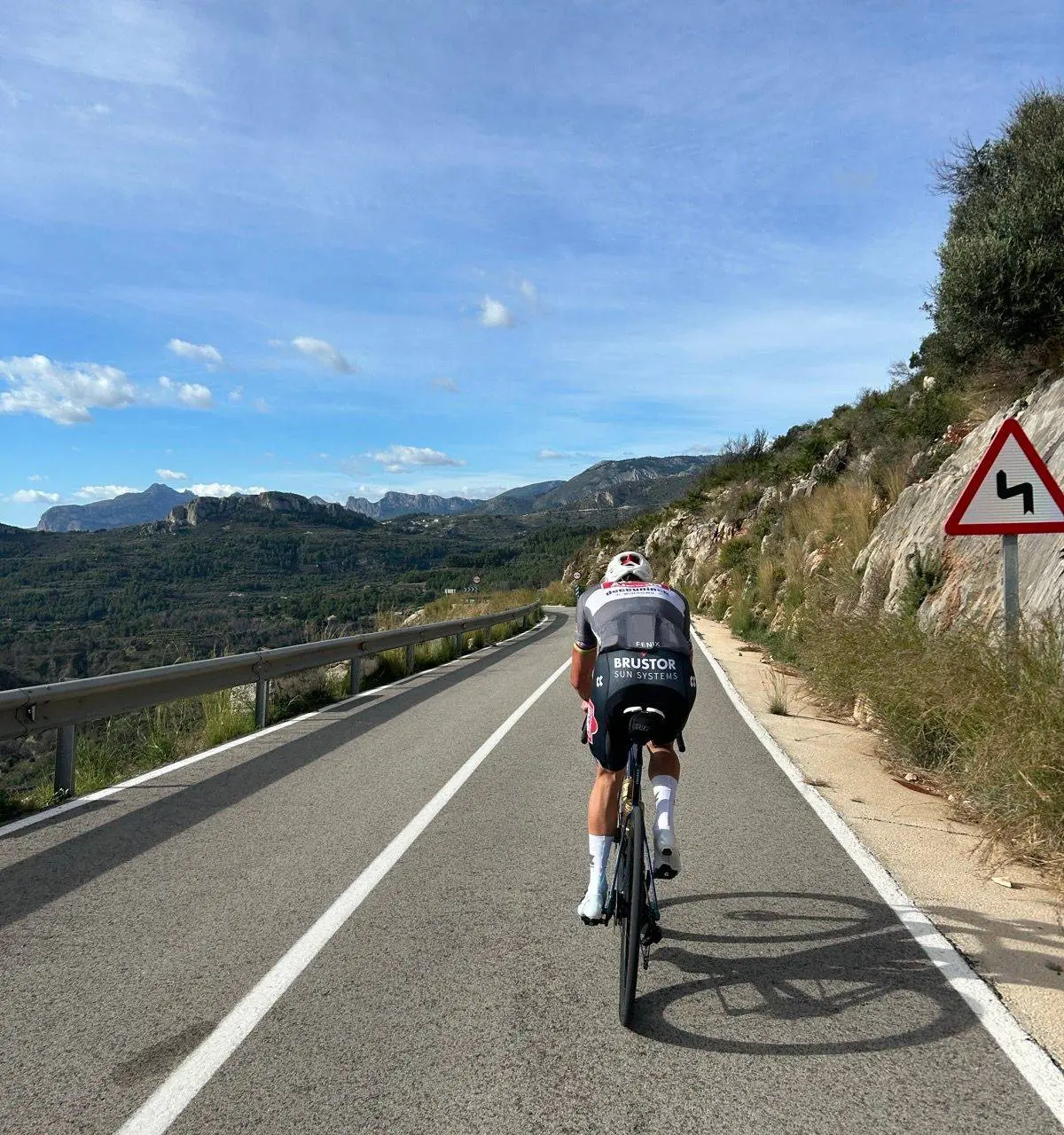 Mathieu van der Poel already back on familiar Spanish climbs in mid-October, joined by David Dekker