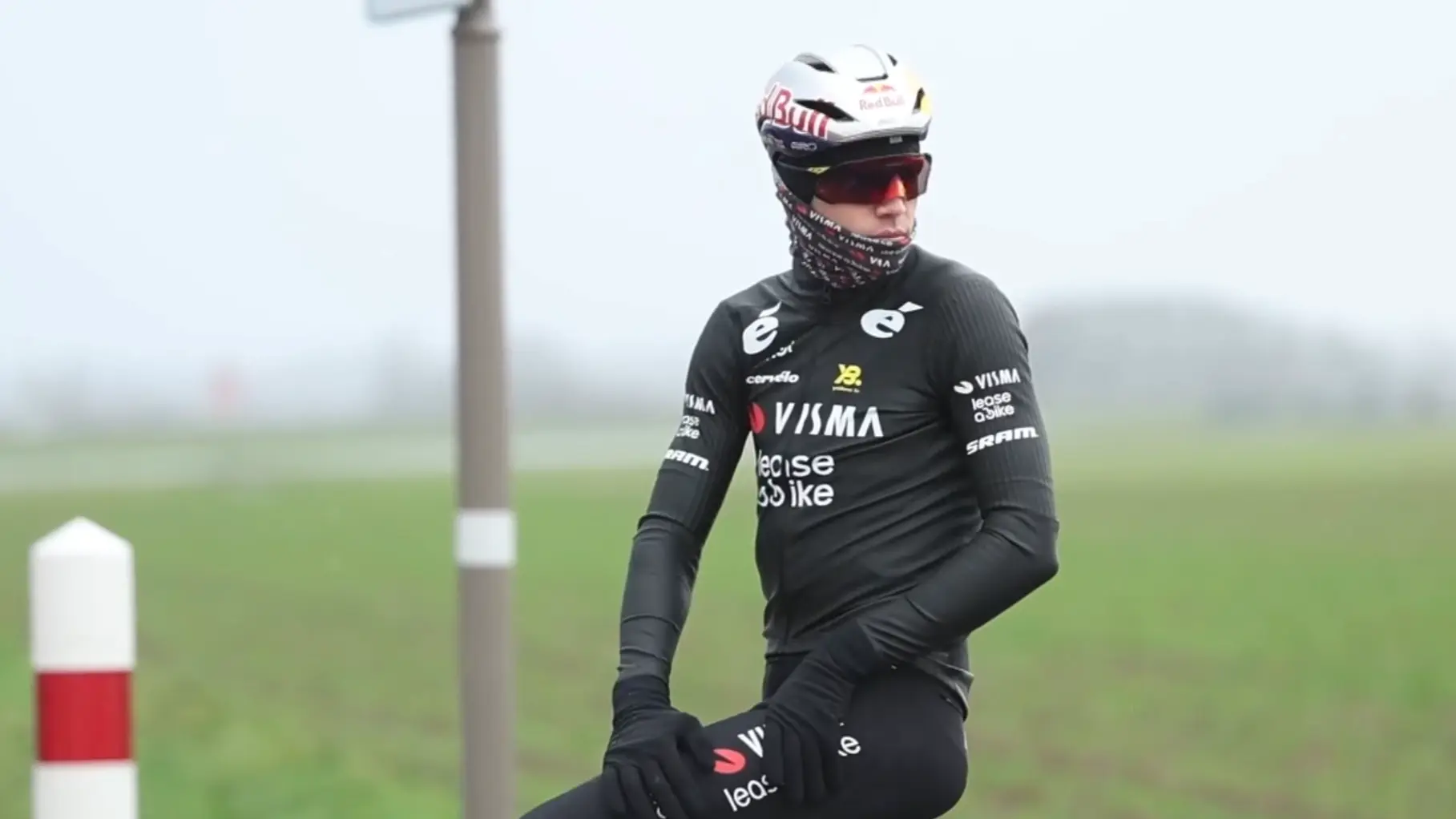 Van Aert already on the cobbles in preparation for the coming classics - only after appearing on TV show