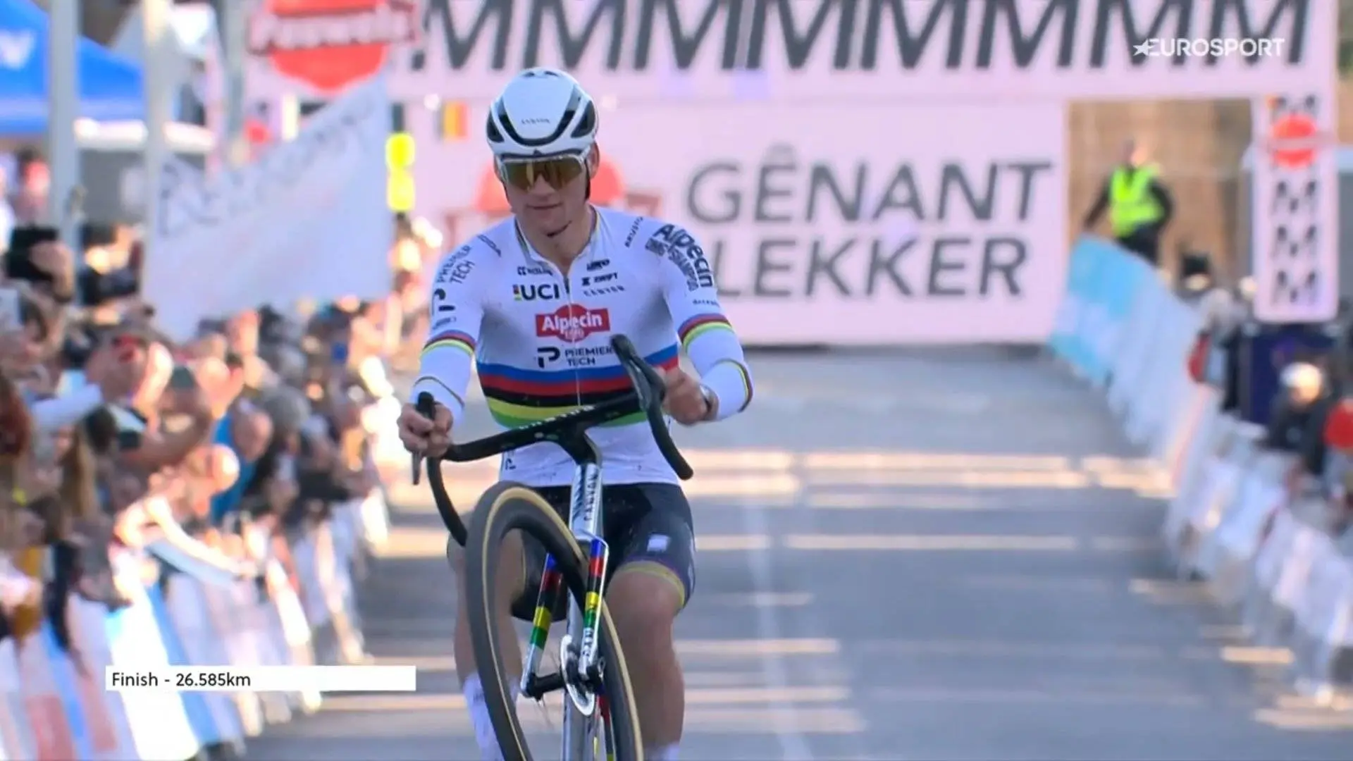 Mathieu van der Poel celebrates birthday in Spain with long workout, good company and coffee along the way