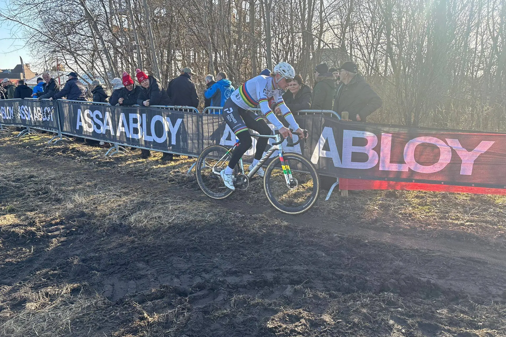 Hard work, sweat, and flat tires: Mathieu van der Poel's three conclusions after the World Cup in Maasmechelen