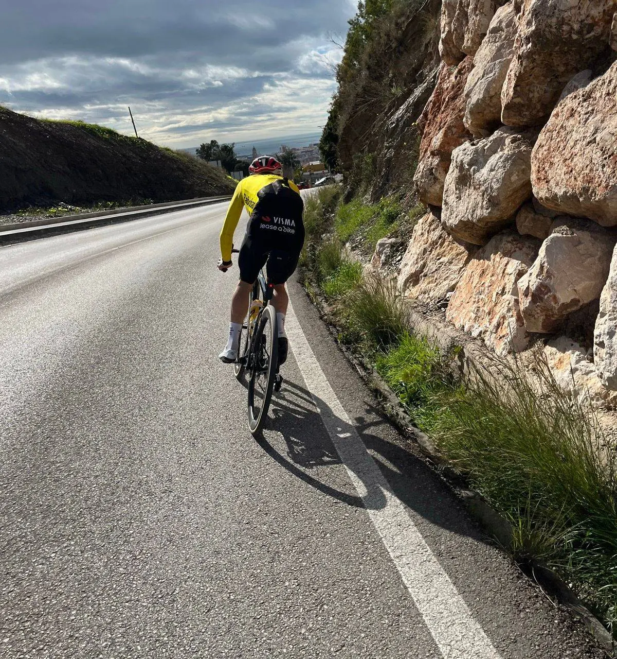 Visma | Lease a Bike confirms crash of Jonas Vingegaard after Strava post from Spanish amateur: 'Jonas was angry with me'