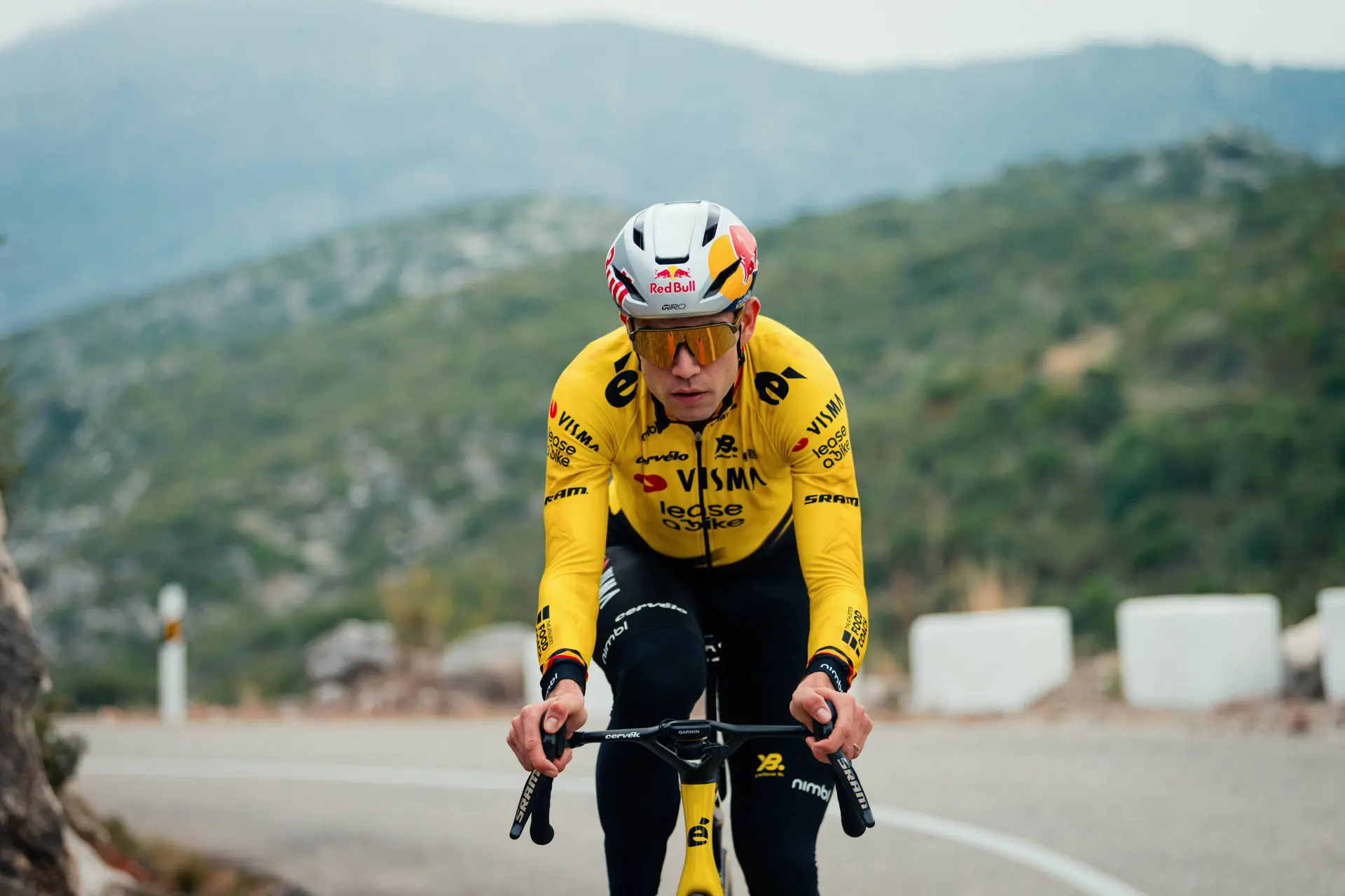 Van Aert heads to altitude camp with Visma | Lease a Bike, despite still-limiting ankle