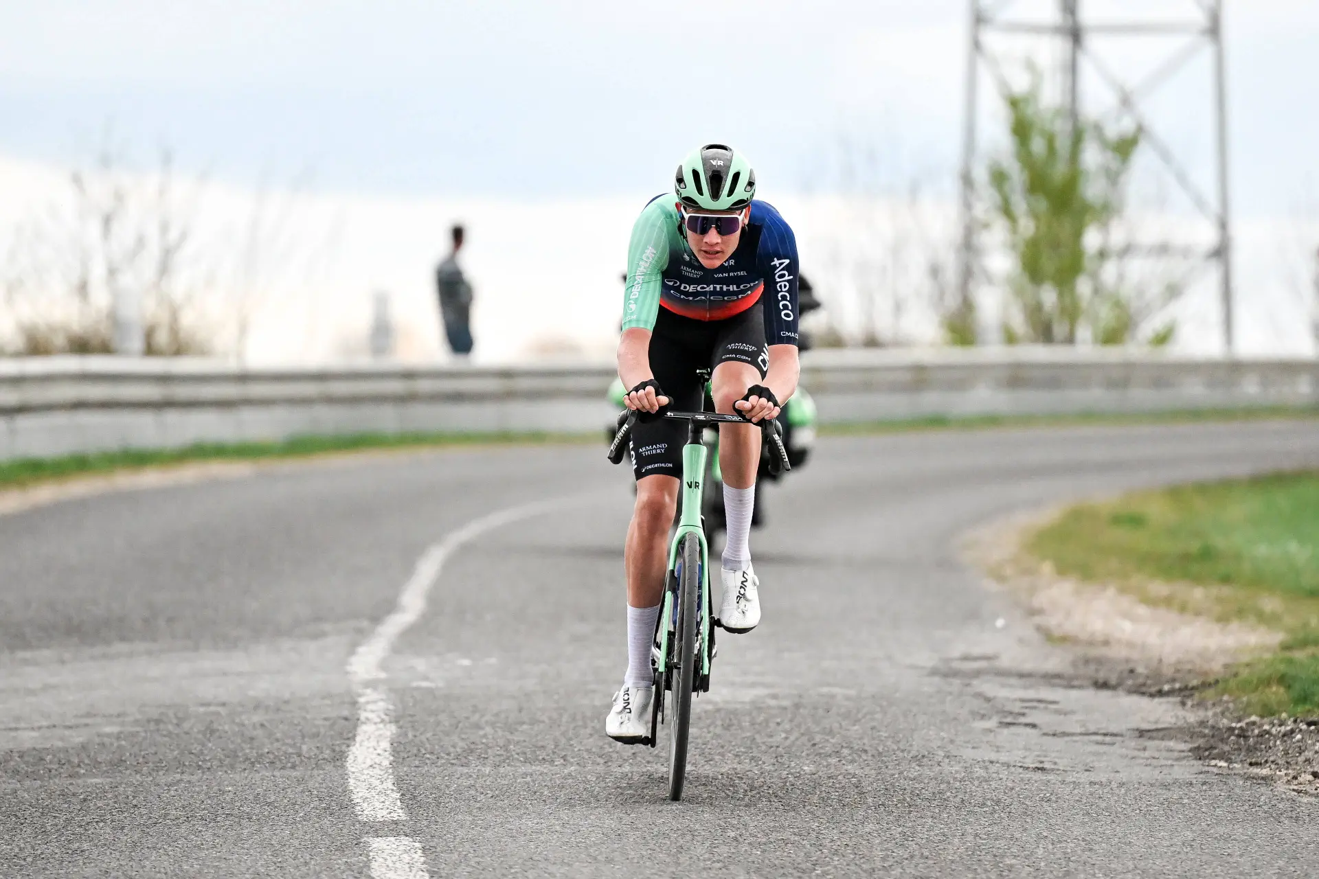 Daan Hoole to miss ‘Mini-Roubaix’ after broken finger but remains hopeful for the real thing