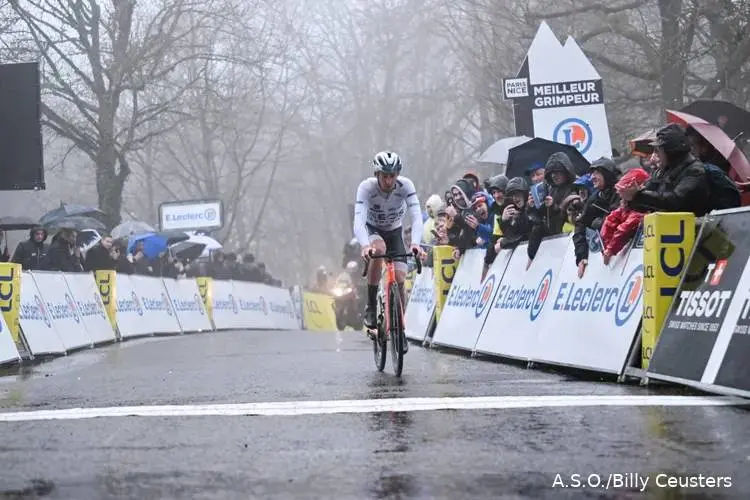French GC leaders miss Paris–Nice echelon split as Vauquelin blames Soudal Quick-Step rider