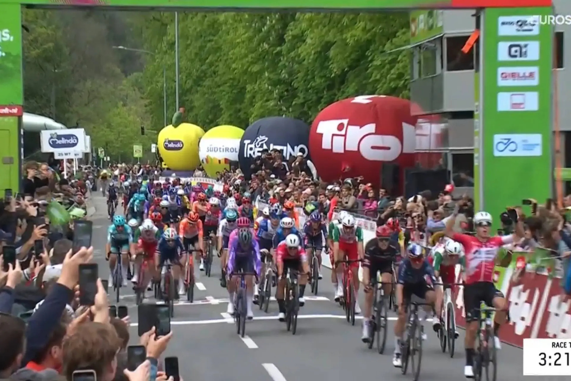 Pidcock makes strong return, but beaten by UKYO's Tommaso Dati at Tour of the Alps opener