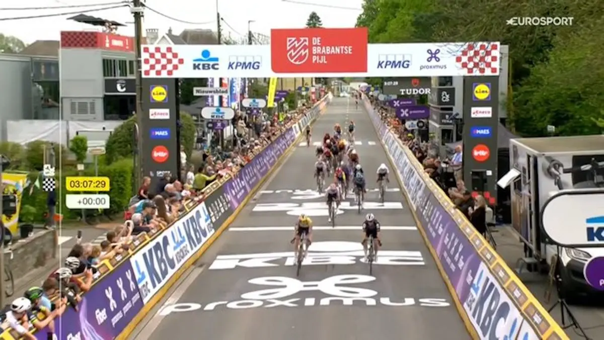 Tactical blunder costs Anna van der Breggen the win at Brabantse Pijl