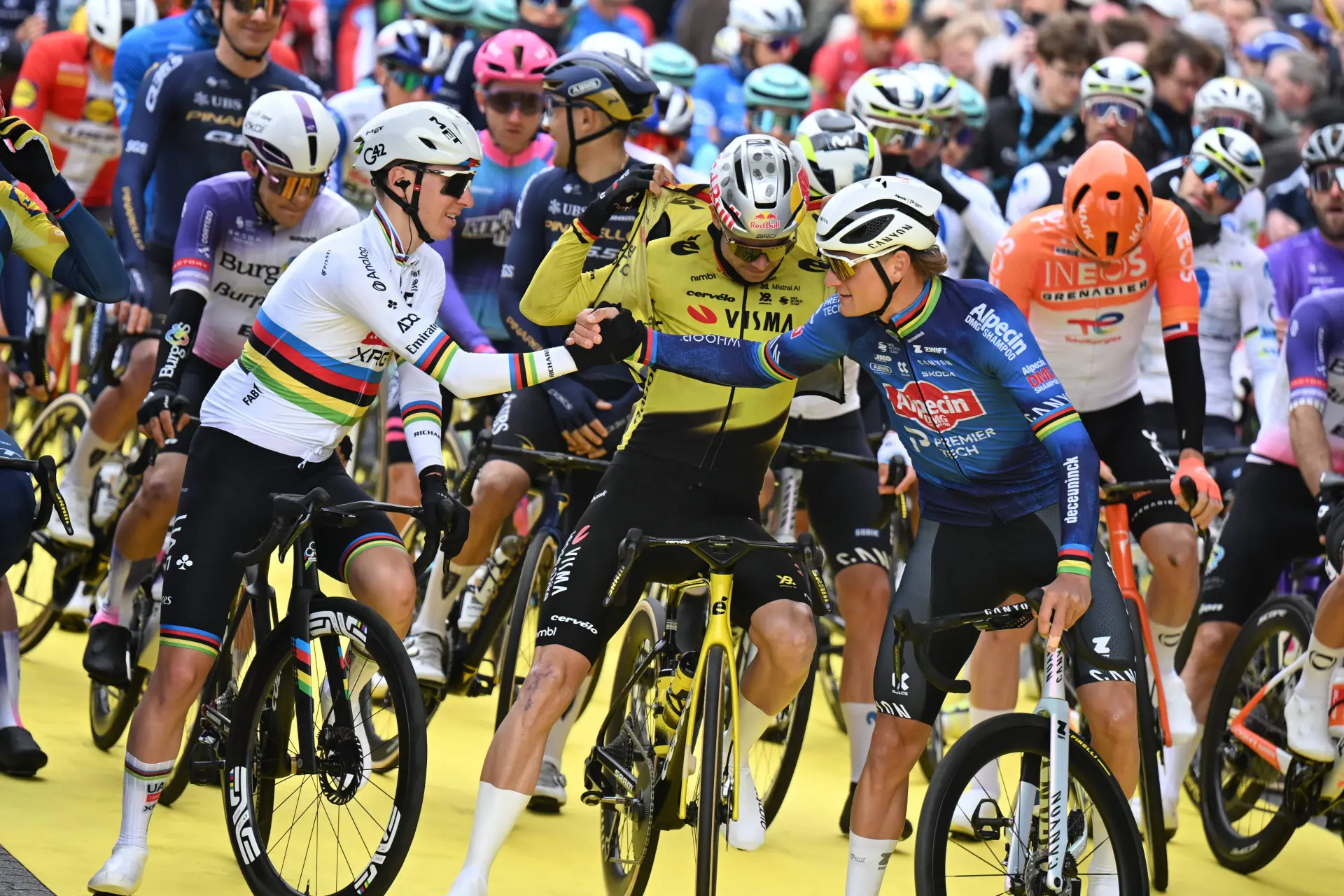 Matxin praises Van der Poel’s champion mentality and expects Pogacar to do the same at Paris-Roubaix