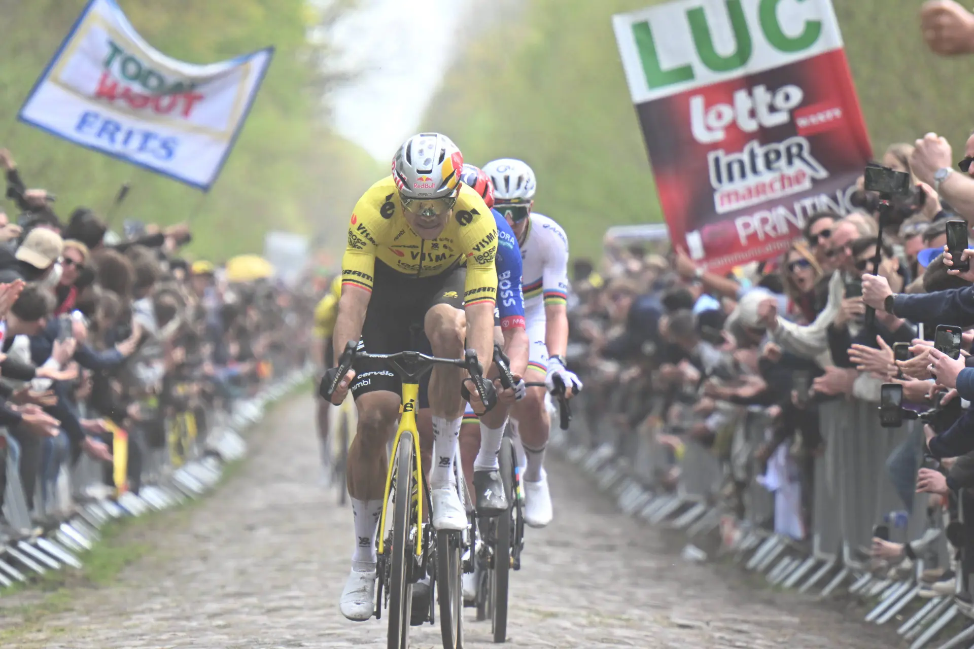 Strava and Oliver Naesen confirm it: Van Aert, Pogačar and Mick van Dijke were flying at Paris-Roubaix