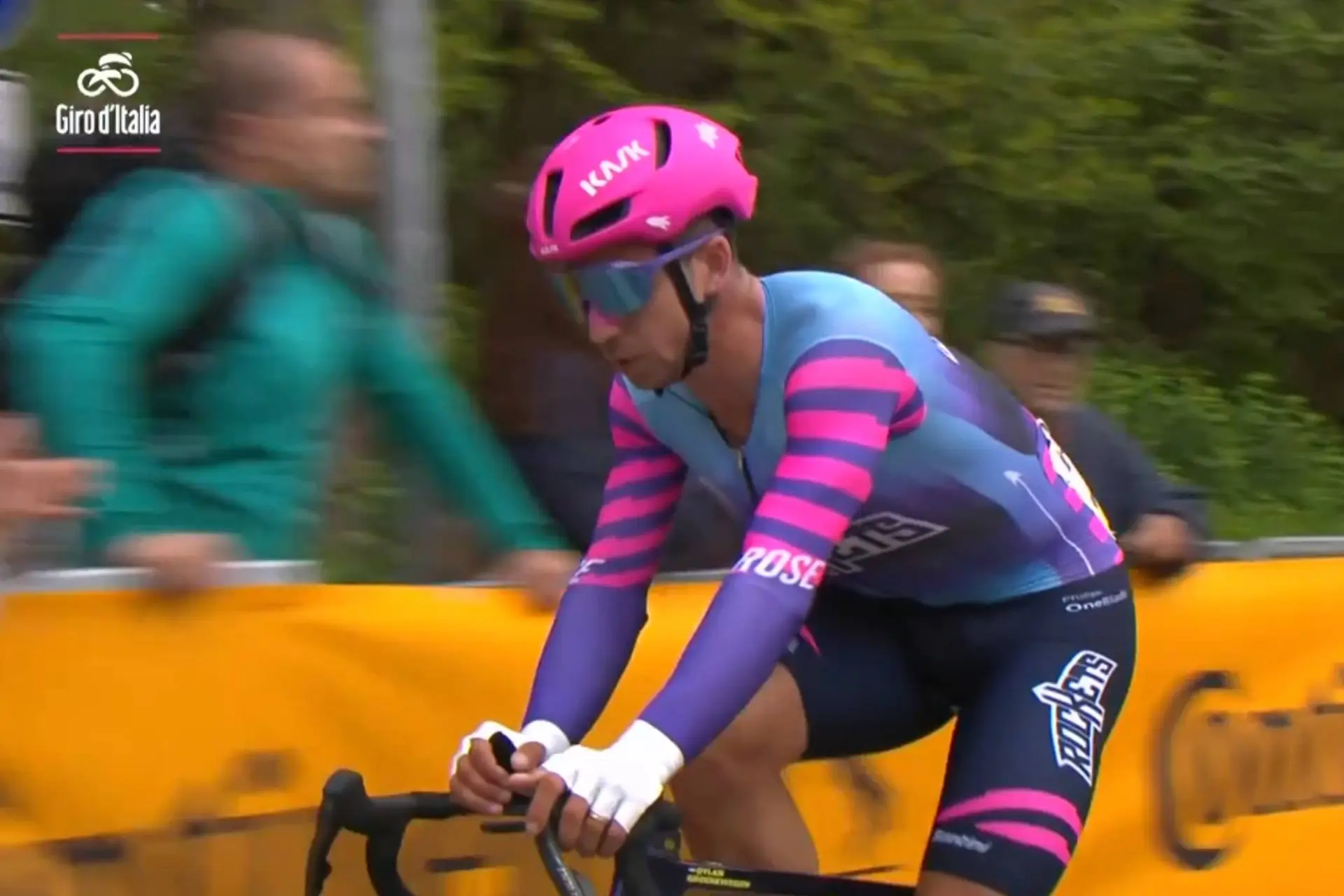 🎥 Giro d'Italia latest injury updates: How are badly injured Groves, Groenewegen, and other others after stage 1 crash?