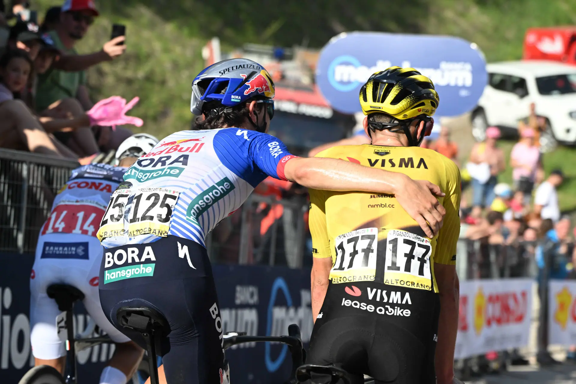 White jersey battle tightens as Davide Piganzoli gets a pat on the back from Giulio Pellizzari