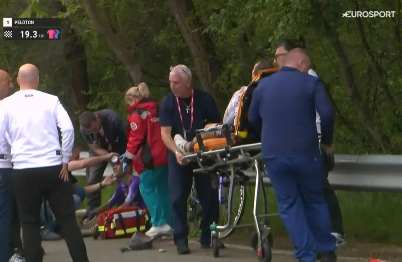 🎥 'We feared this scenario' — UAE lose key riders as stage 2 crash wrecks their Giro d'Italia