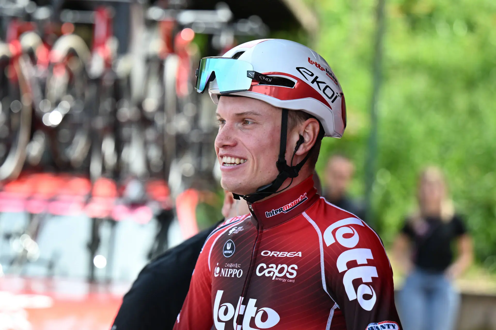 Van Eetvelt builds confidence in a tricky stage — but is he eyeing the pink jersey in stage five?