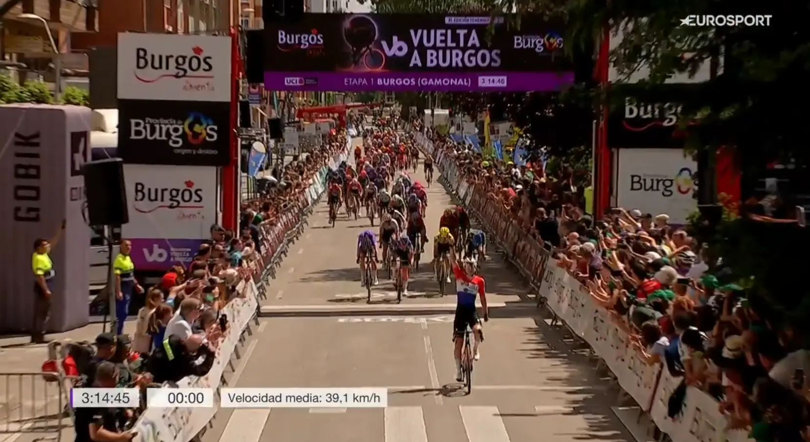 Lorena Wiebes outclasses competition in Burgos opener