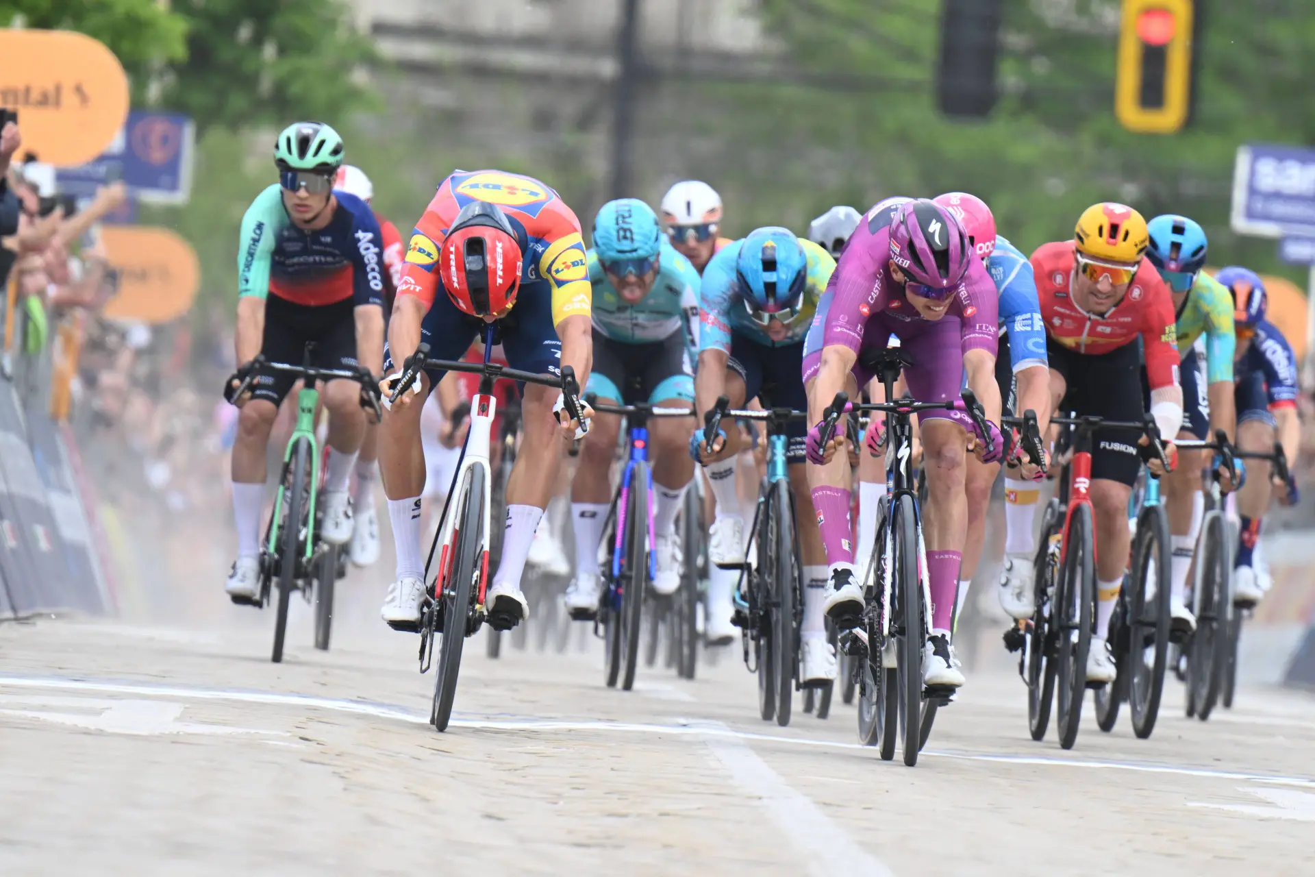 Magnier wins again in Sofia as Giro d'Italia stage 3 goes down to a photo finish
