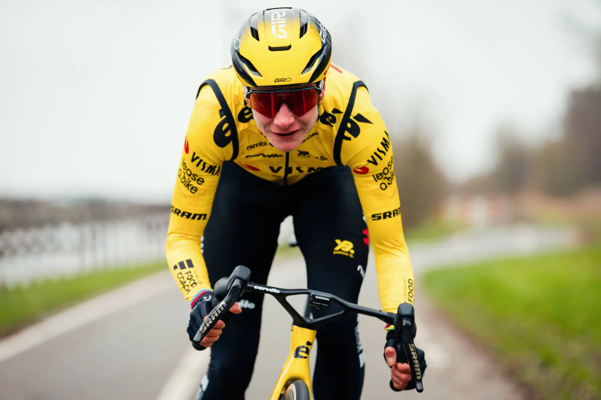 🎥 Marianne Vos taken to hospital after crash, Visma | Lease a Bike hopeful of good news