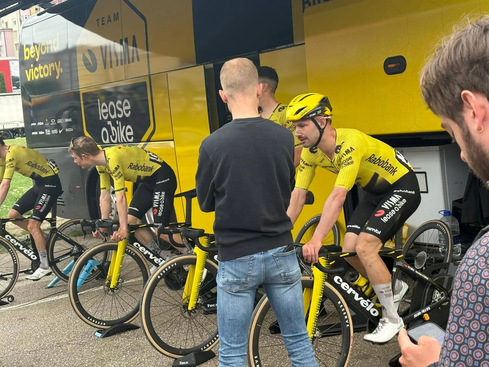 Inside Visma | Lease a Bike after a chaotic day at the Giro — Vingegaard's attack and two riders down