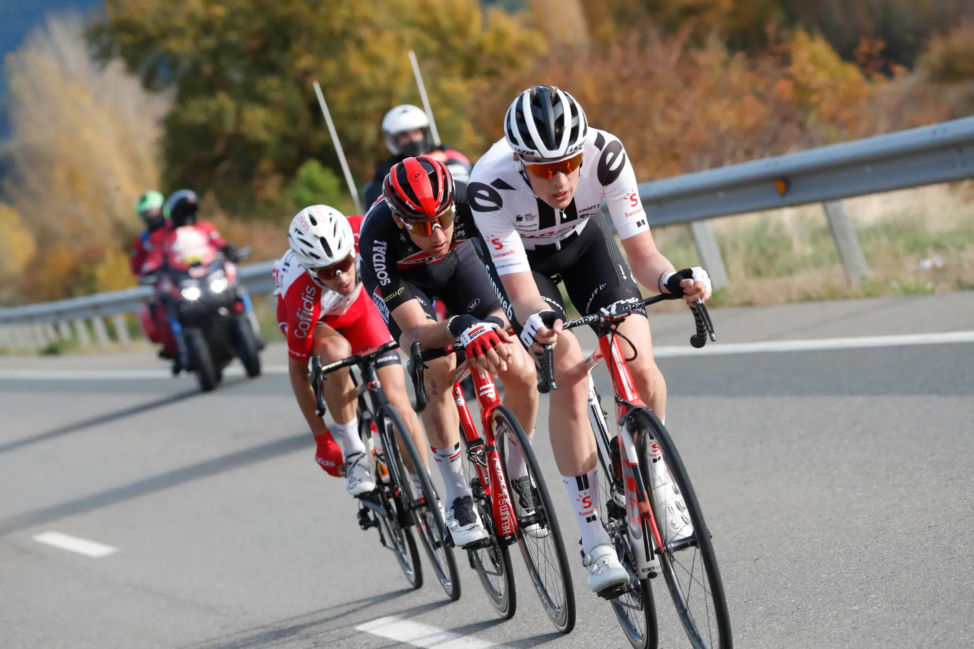 Thymen Arensman has a disadvantage at the Giro d'Italia, and its sitting in his rival's team cars