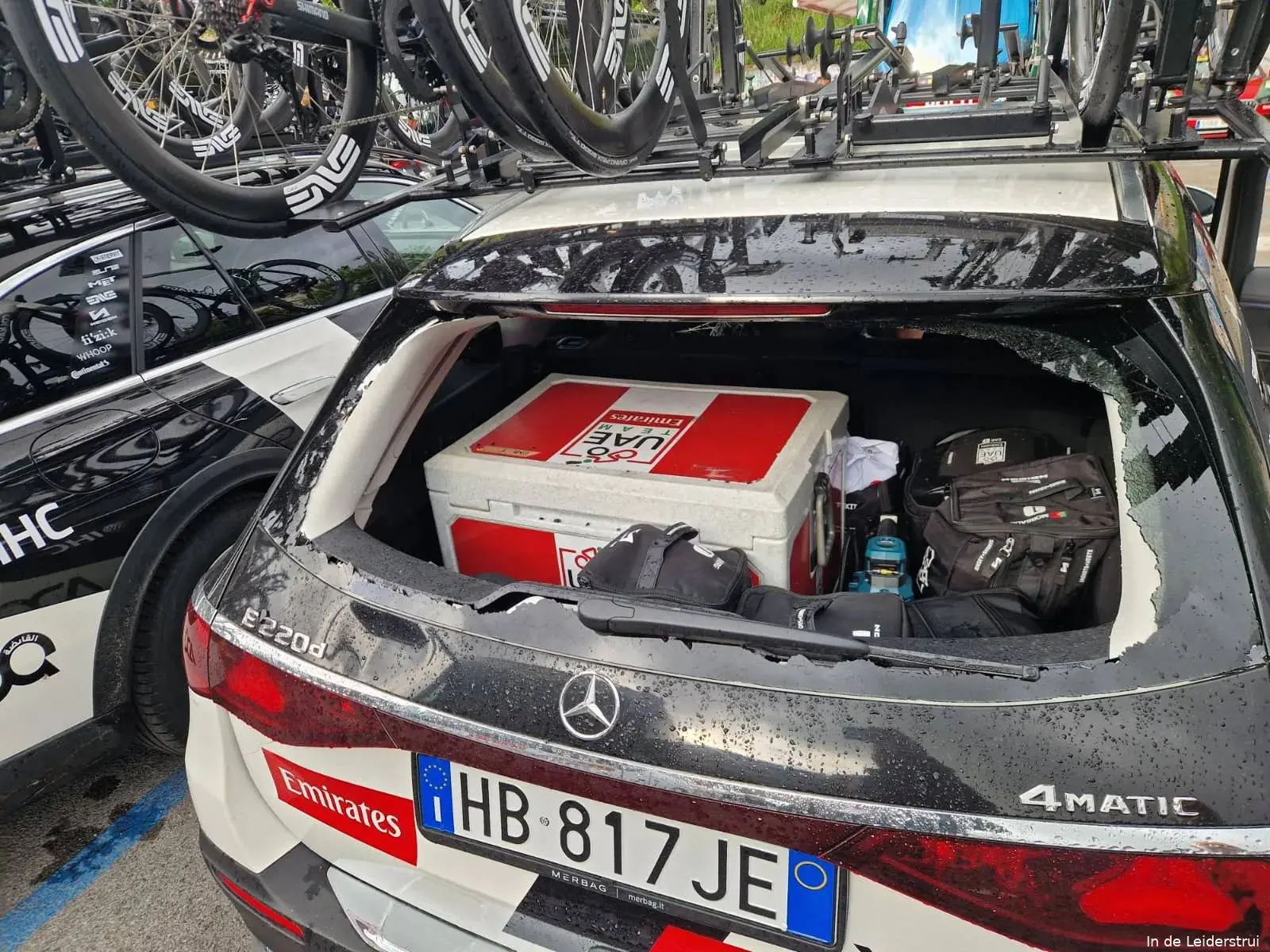 🎥 Even the UAE team car isn't safe from crashes! Collision leaves its mark, but Rondel ok