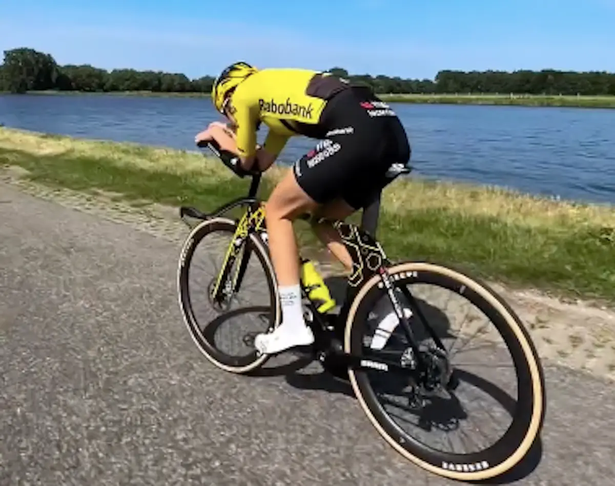 Visma | Lease a Bike 1-2-3 dominates scorching-hot Women Elite National Time Trial Championship