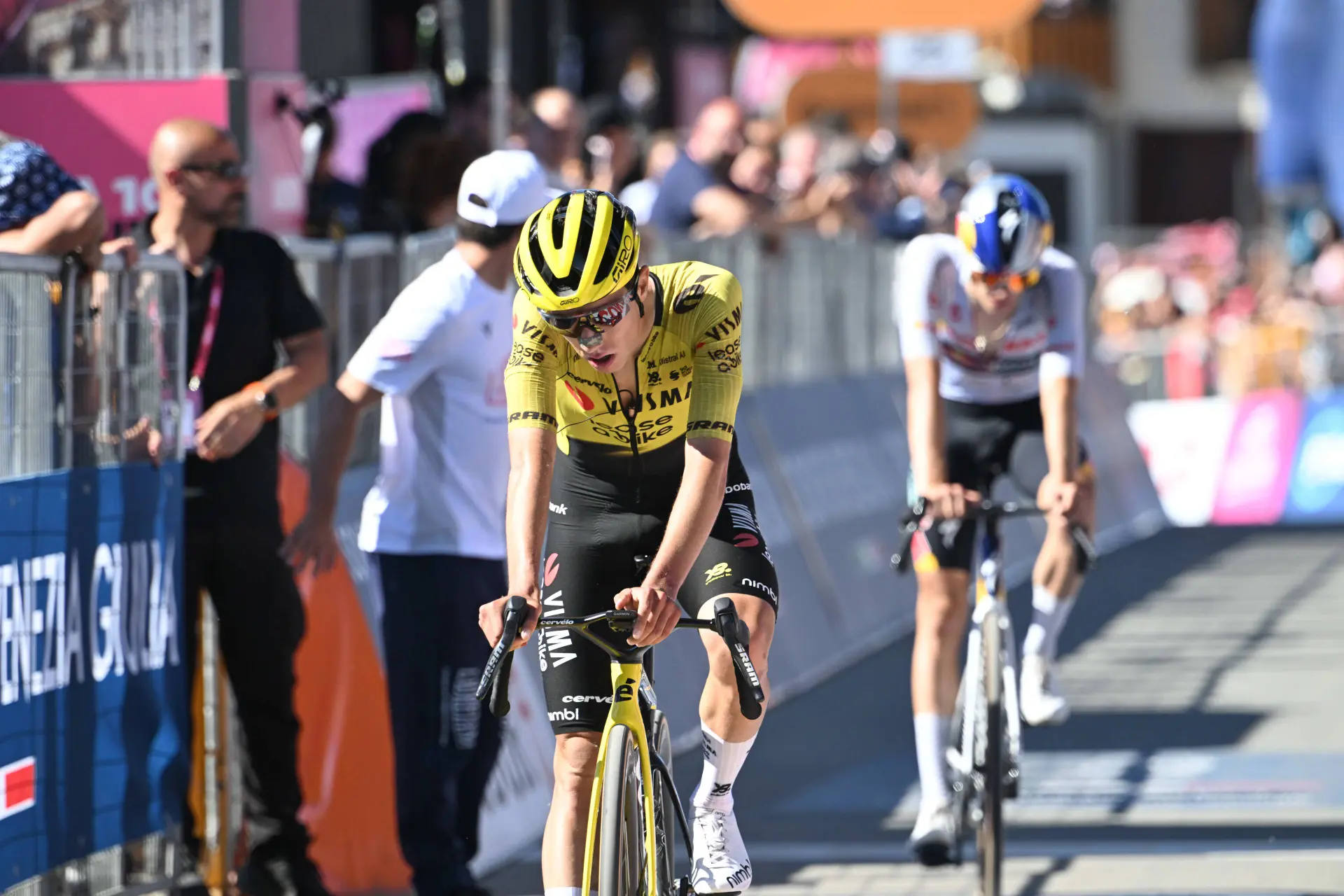 UCI tightens safety rules and focuses on... the size of bike computers!