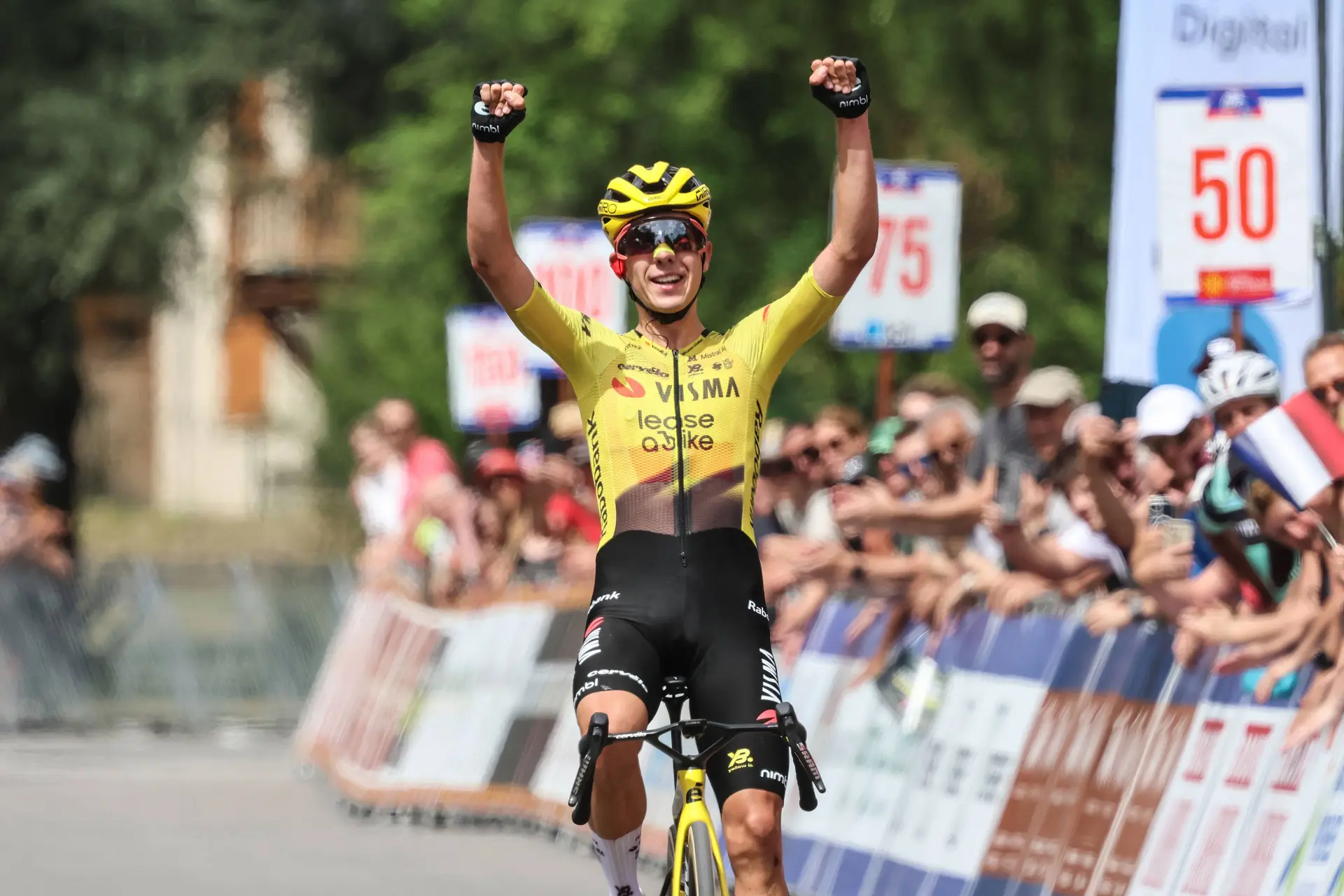 Former national coach Lund questions Visma's tactics: 'Seems a bit unprepared'