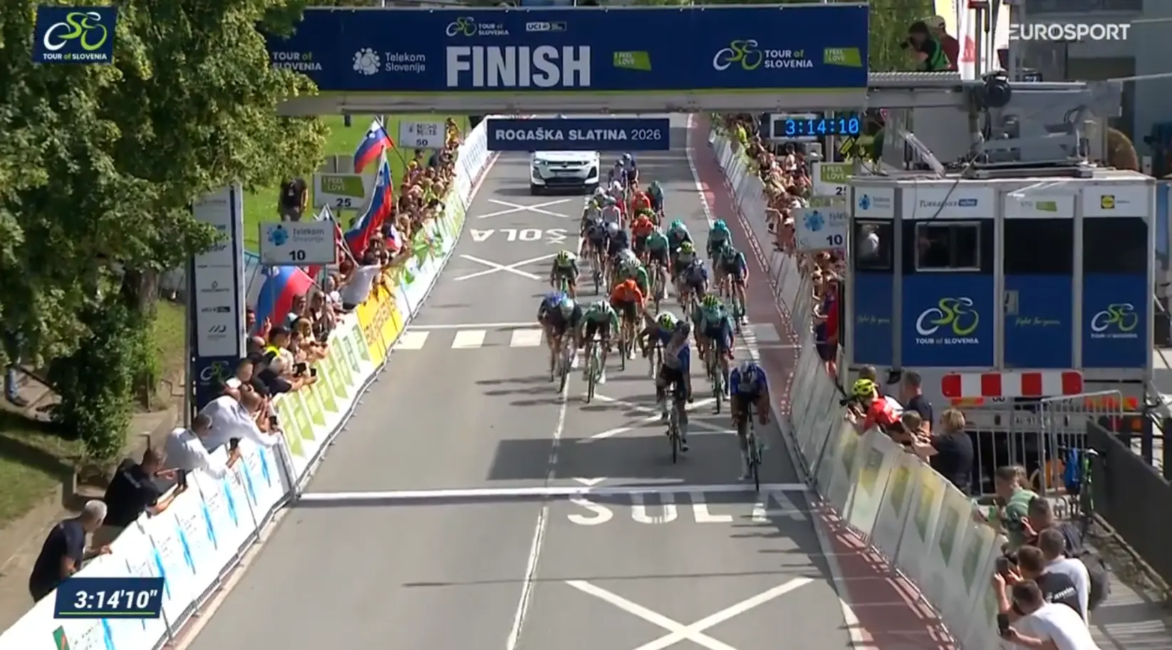 Even Lipowitz sacrifices himself for a remarkable Red Bull one-two at Tour of Slovenia