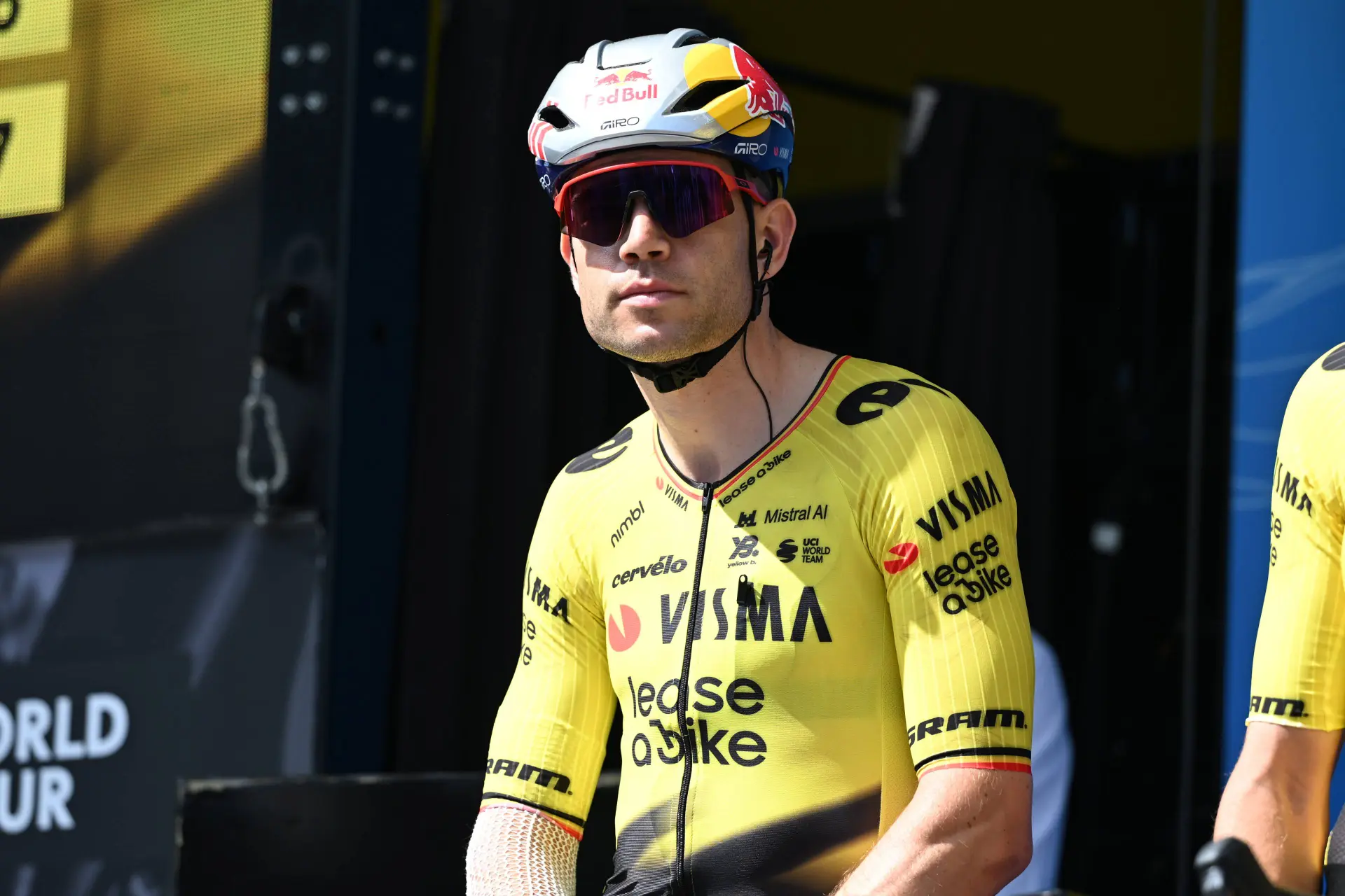 Van Aert's coach reveals how elbow wound became a 'very serious situation' in a few days